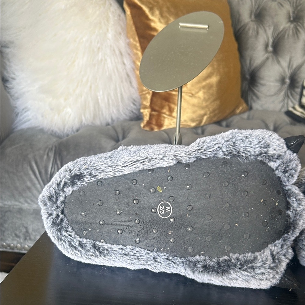 Gray Furry Monster Claw Slippers - Picture 7 of 13